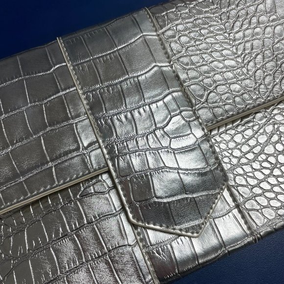 NWT JJ Winters Nikki Silver Clutch - Picture 6 of 11